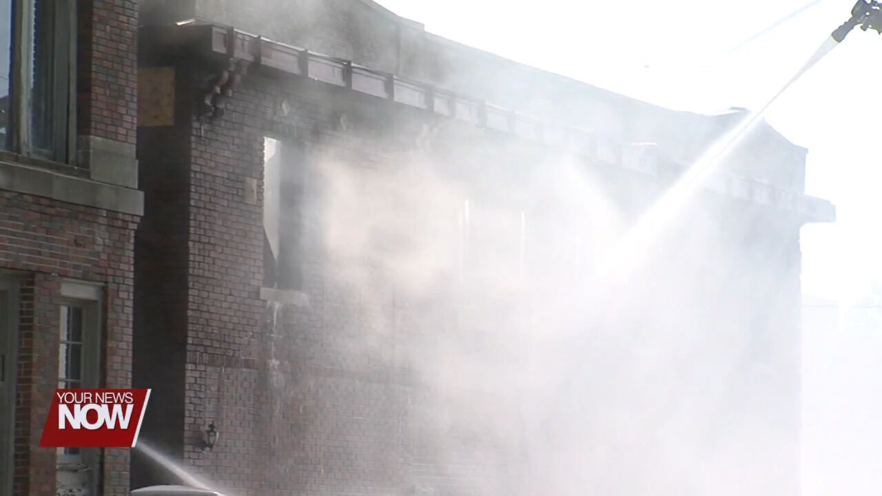 A fire breaks out at a downtown Lima building under reconstruction